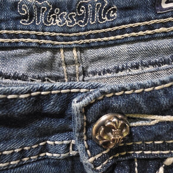 Women's Miss Me Capris Size 25 JPB5014-6 Boyfriend Cut Jeans Denim Pant Distress - Picture 7 of 16